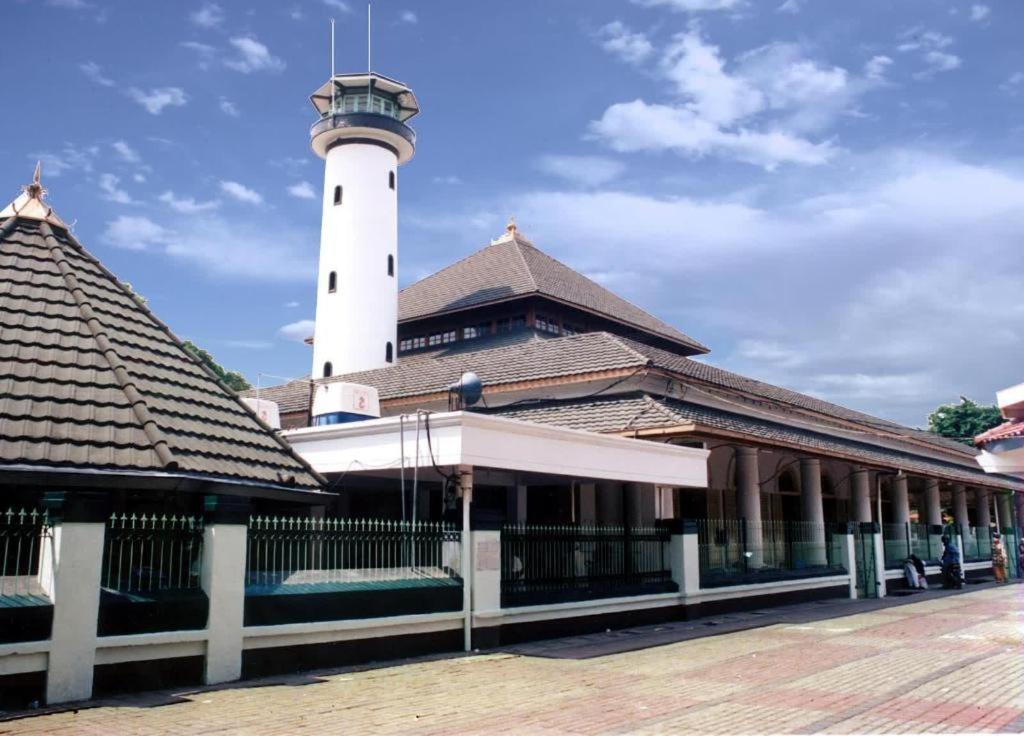 Graha Teras Syariah Hotel Surabaya Bagian luar foto